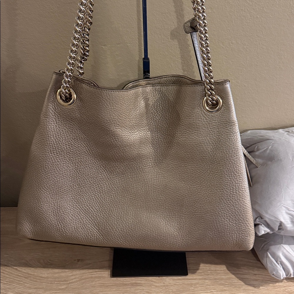 Gucci Metallic Pebbled Leather Shoulder Bag in Silver with Tassel - Picture 11 of 11